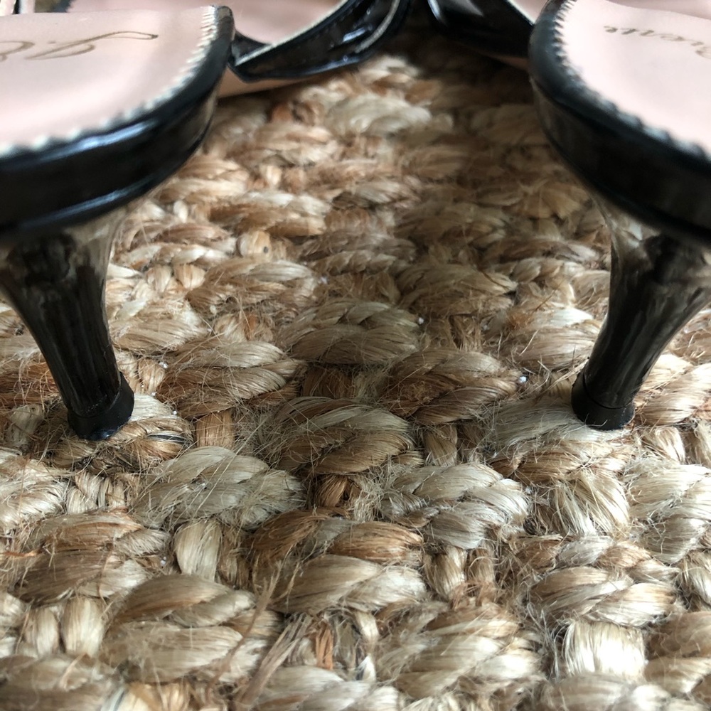 J Crew Skinny-strap sandals in patent leather. Size 5.5 - Picture 10 of 15